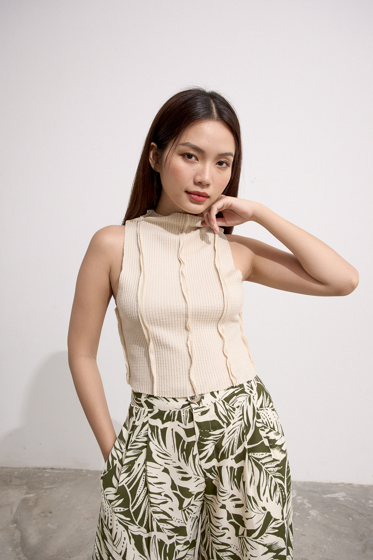 [NHẬP MÃ NOVFALAZSOCIAL02 GIẢM 40K ĐƠN 199K  ] Áo thun MABYI croptop  không tay cổ lọ