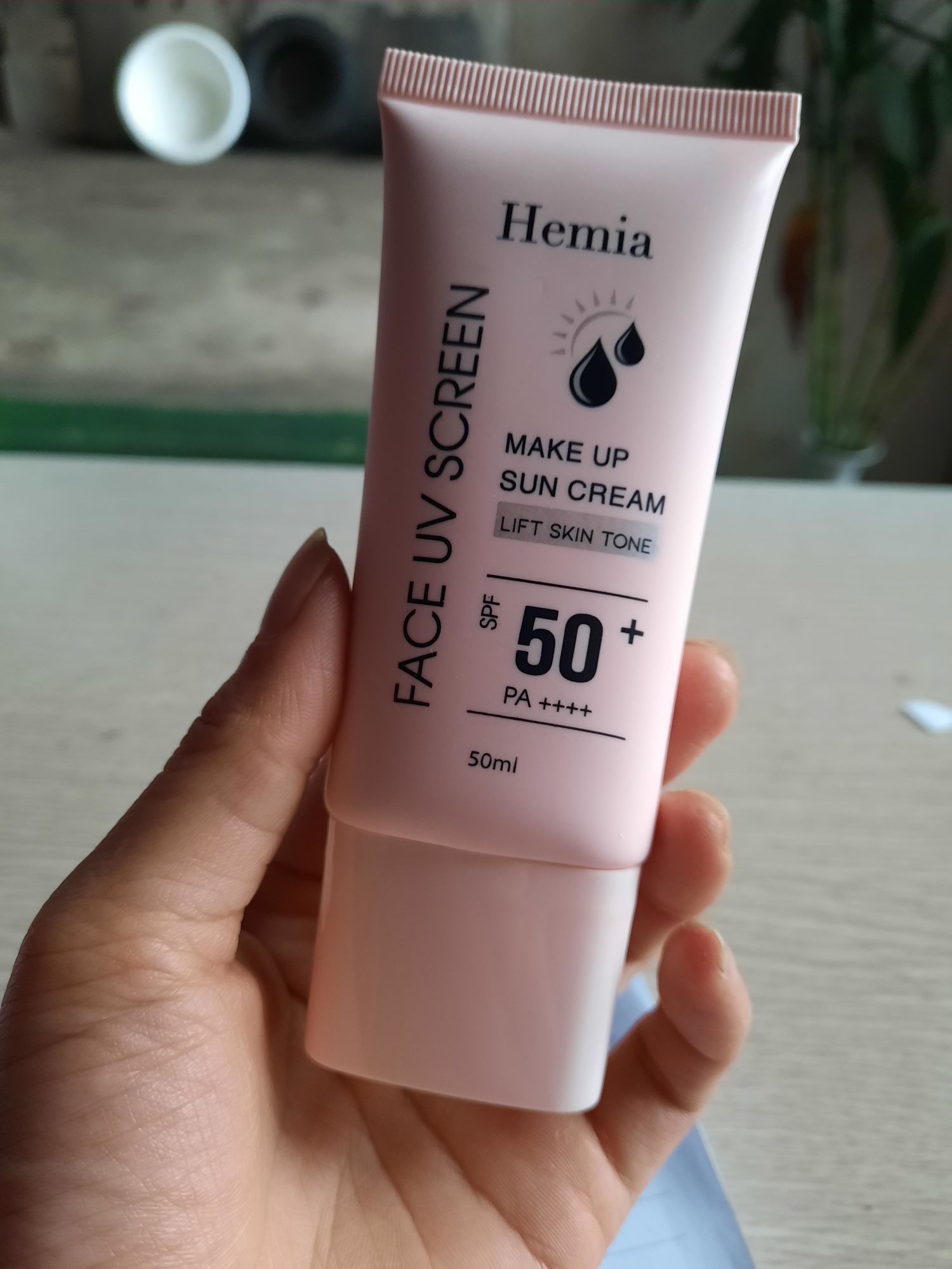 Kem chống nắng Hemia
