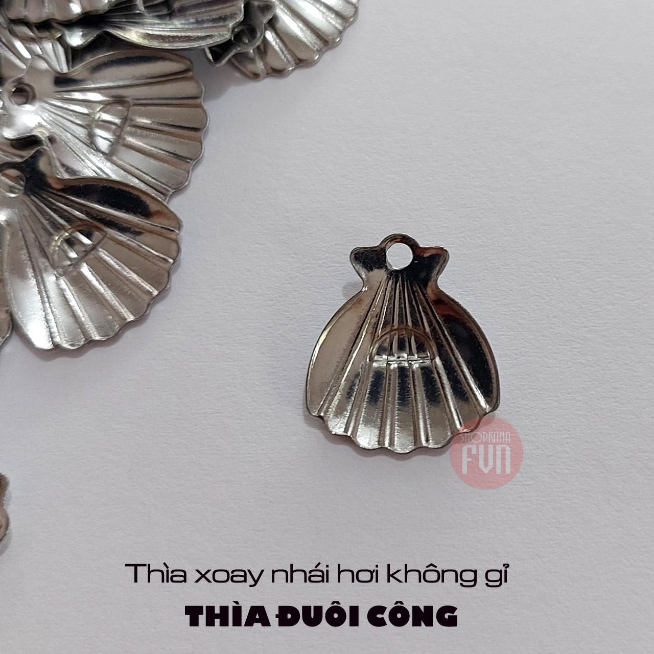 Thìa xoay nhái hơi Đuôi Công