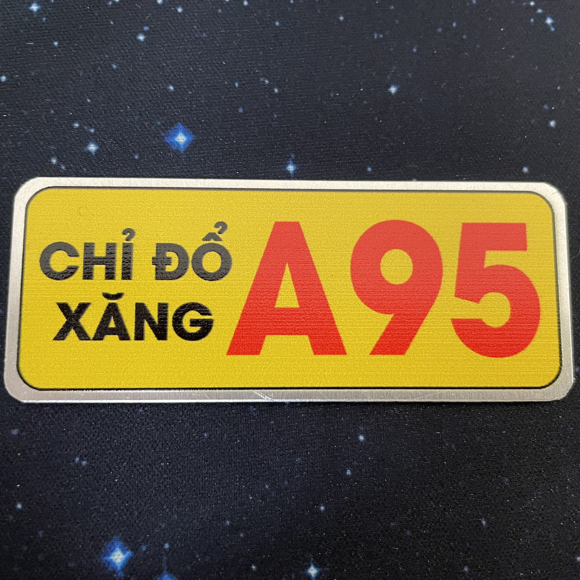 Ảnh thật tự chụp Tem nhôm dán nắp bình xăng sticker dán xe cảnh báo đổ xăng A95 cho xe hơi decal dán