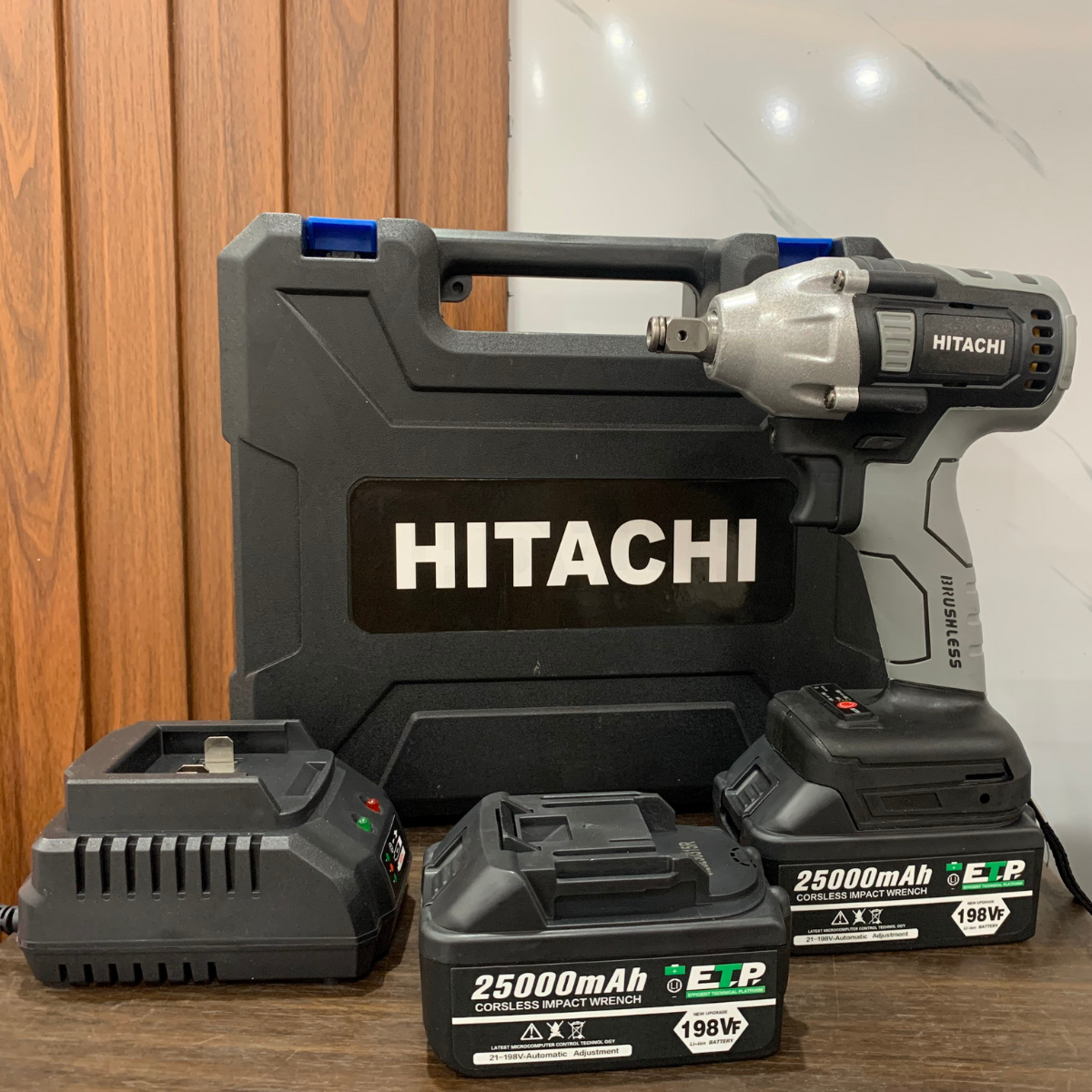 Máy siết bulong Hitachi 118V động cơ không chổi than tặng kèm đầu bulong 22mm bảo hành máy siết bulong 6 tháng