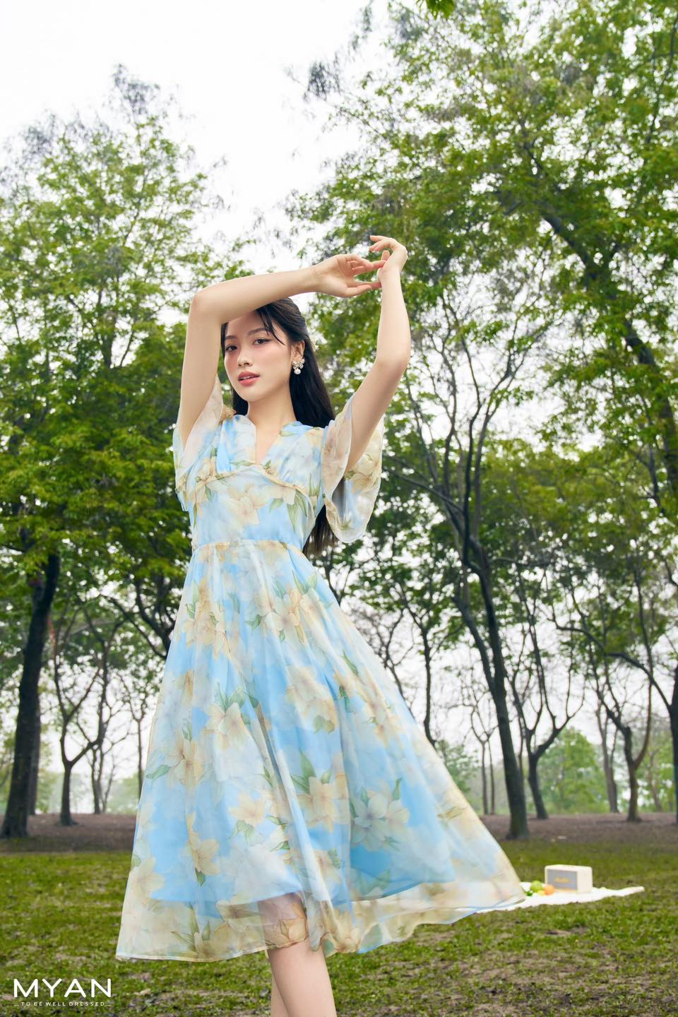 Váy Tơ Hè Cổ V Viền Ngực Buộc Nơ Sau MYAN DESIGN Đầm Hoa Nữ Tay Cộc Bồng Màu Xanh Nhẹ Nhàng Nữ Tính Vvn042321