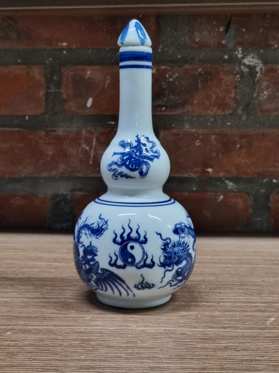 Nậm thờ cúng (loại to) vẽ hình rồng màu xanh lam