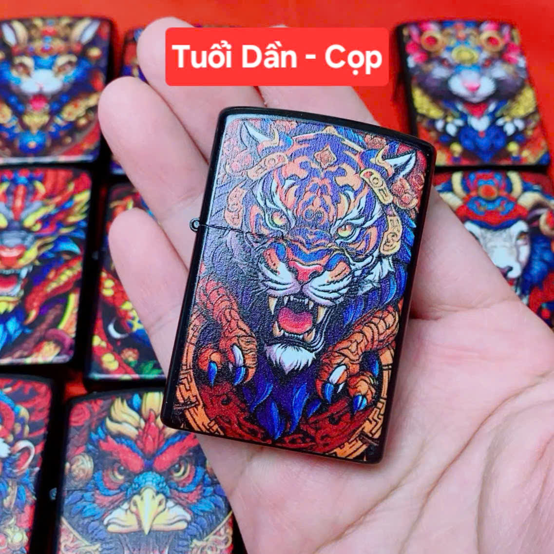 Bật Lửa Zippo Sơn Tĩnh Điện 12 Con Giáp Tặng Đá Bấc + Chai Nhiên Liệu Mini ( Xài Xăng - Lửa Thường)