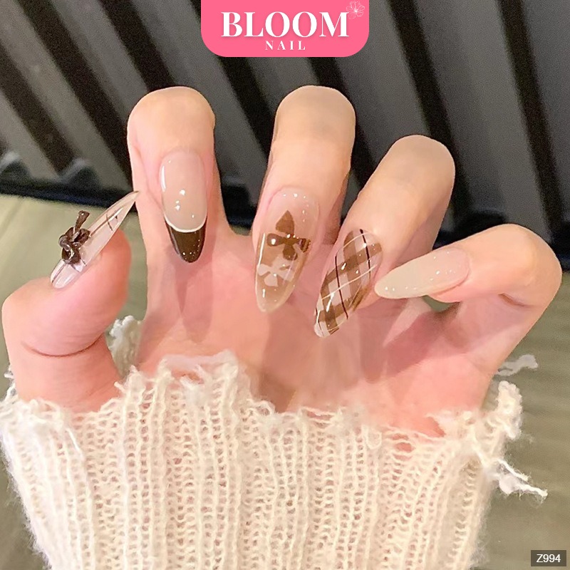 Móng Tay Giả Nail Box Đính Đá Đính Charm Nơ Kiểu Dài Màu Nâu Bloom Nail Z994