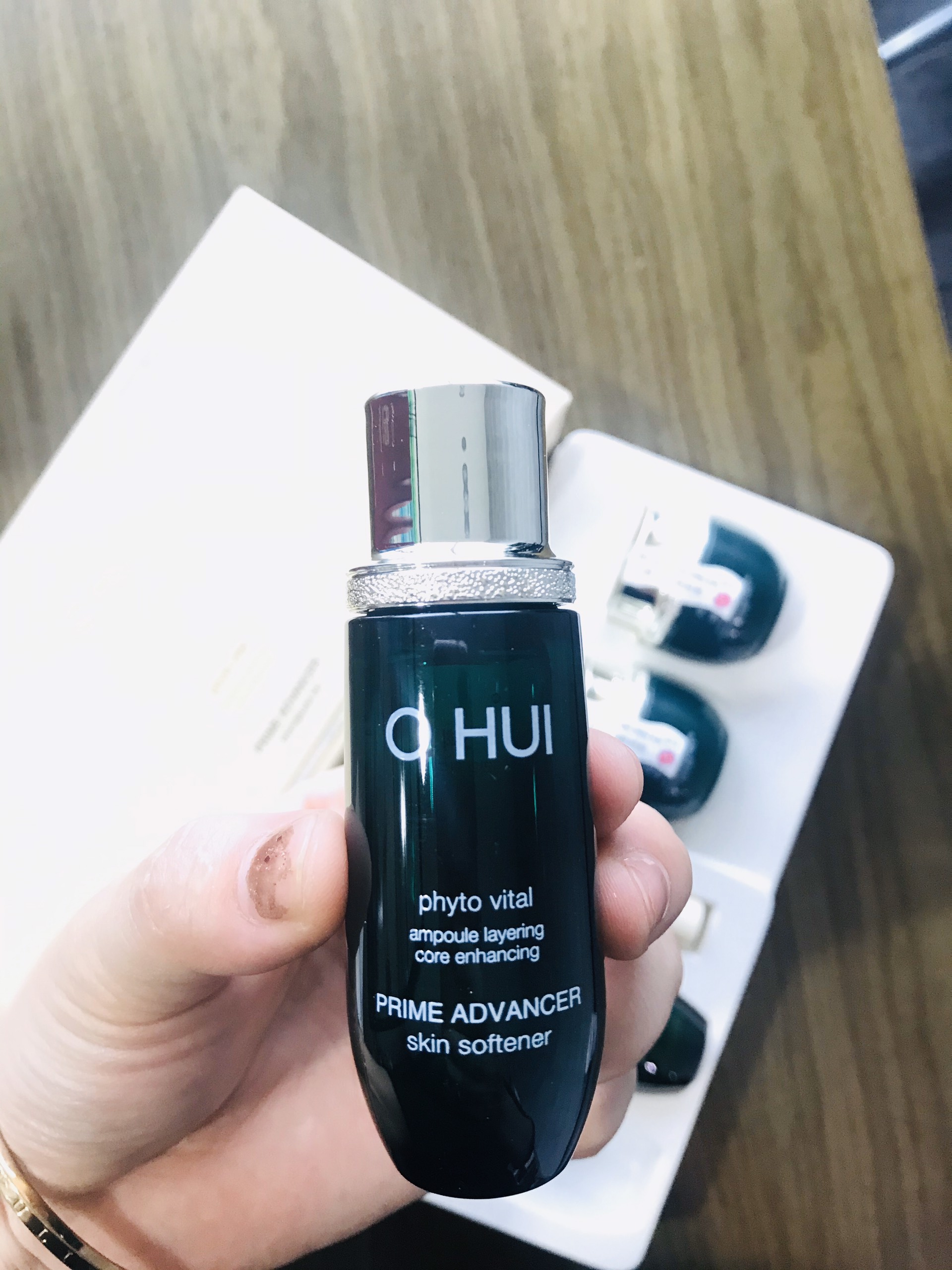 Sữa Dưỡng Ohui Prime Advancer Emulsioncho Da Ẩm Mượt Căng Mọng Và Sáng Khoẻ 20Ml