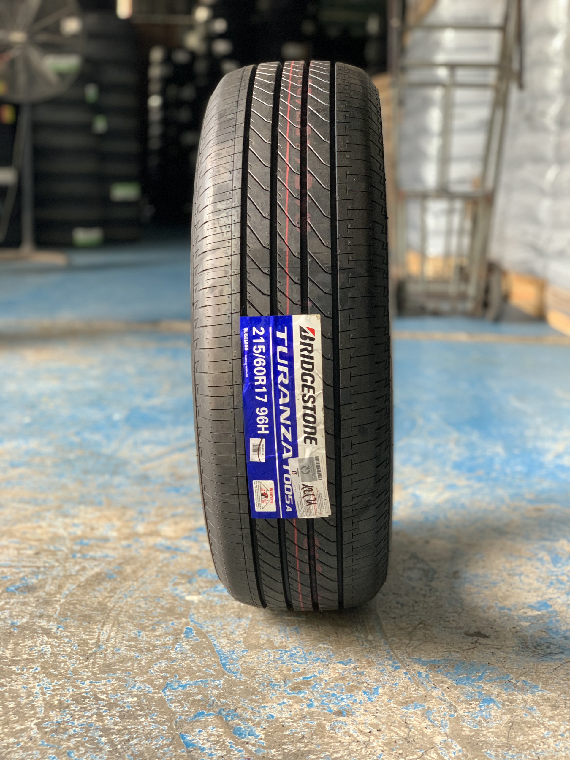 Lốp Bridgestone 215/60R17 T005A