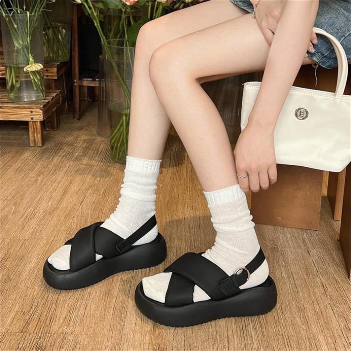 Giày Sandal Nữ MWC 2422 - Sandal Quai Chéo Cách Điệu Đế Bánh Mì Cao 5cm Siêu Hack Dáng