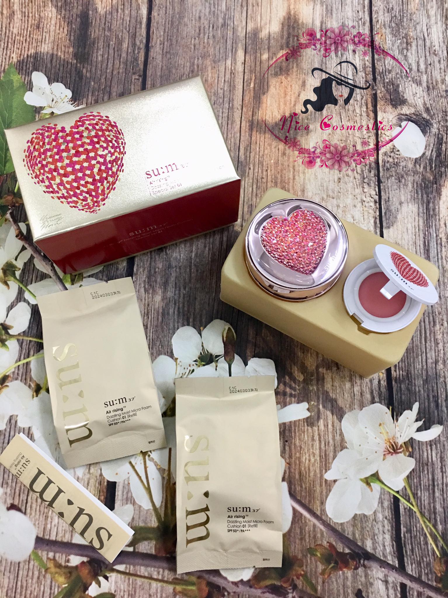 Phấn Nước Cushion Sum:37 Dazzling Moist Micro Foam (Hộp Chính + 2 Lõi Date 2024) Phiên Bản Trái Tim 2021