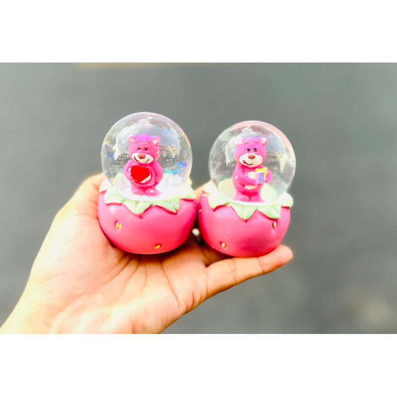 Quả Cầu Tuyết Gấu Dâu Lotso Bear Mini 7cm Xinh Xắn Phù Hợp Làm Quà Tặng