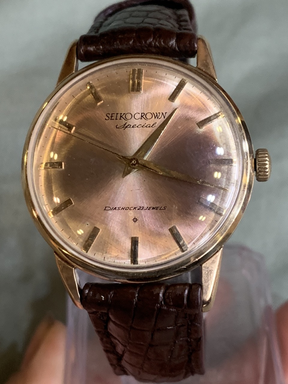 Đồng hồ nam Seiko Crown Special Cơ cót 23 jewels Bọc vàng toàn thân dây da của Nhật