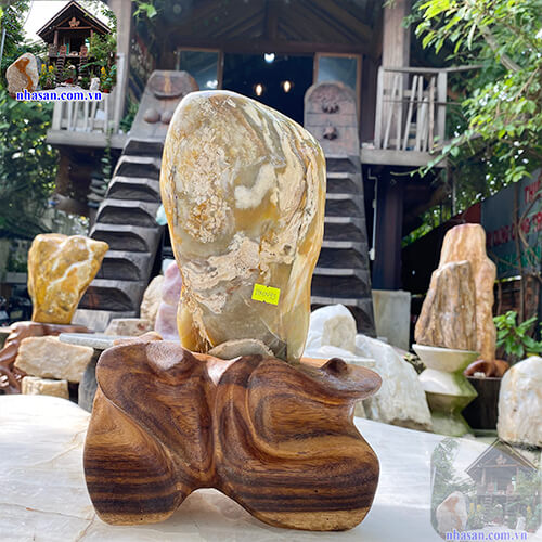 Đá mã não hợp mệnh Kim và mệnh Thổ giúp công việc hanh thông buôn bán lợi lộc DMN93 (KT: 33x15x10 cm