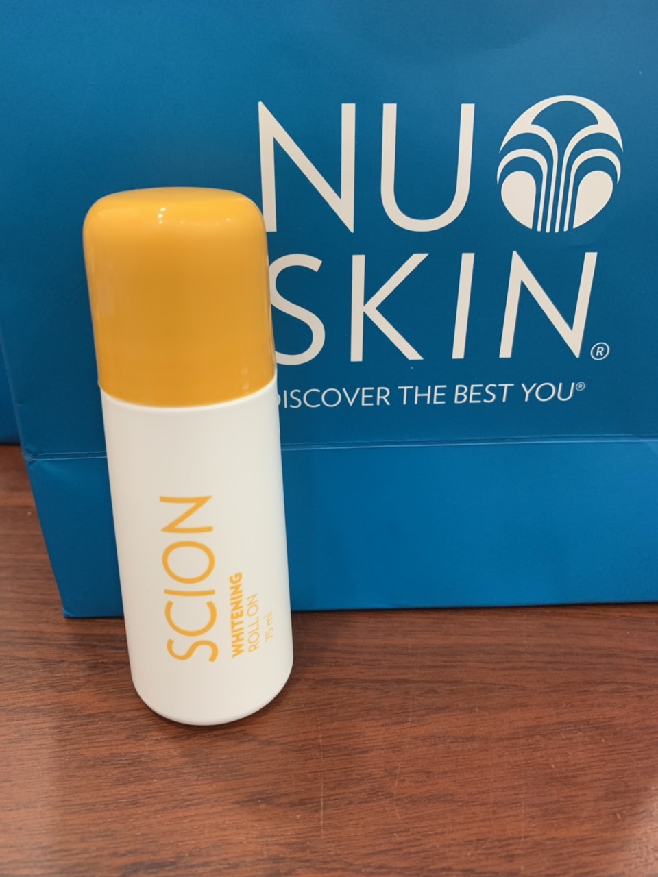 Lăn khử mùi Scion Nuskin