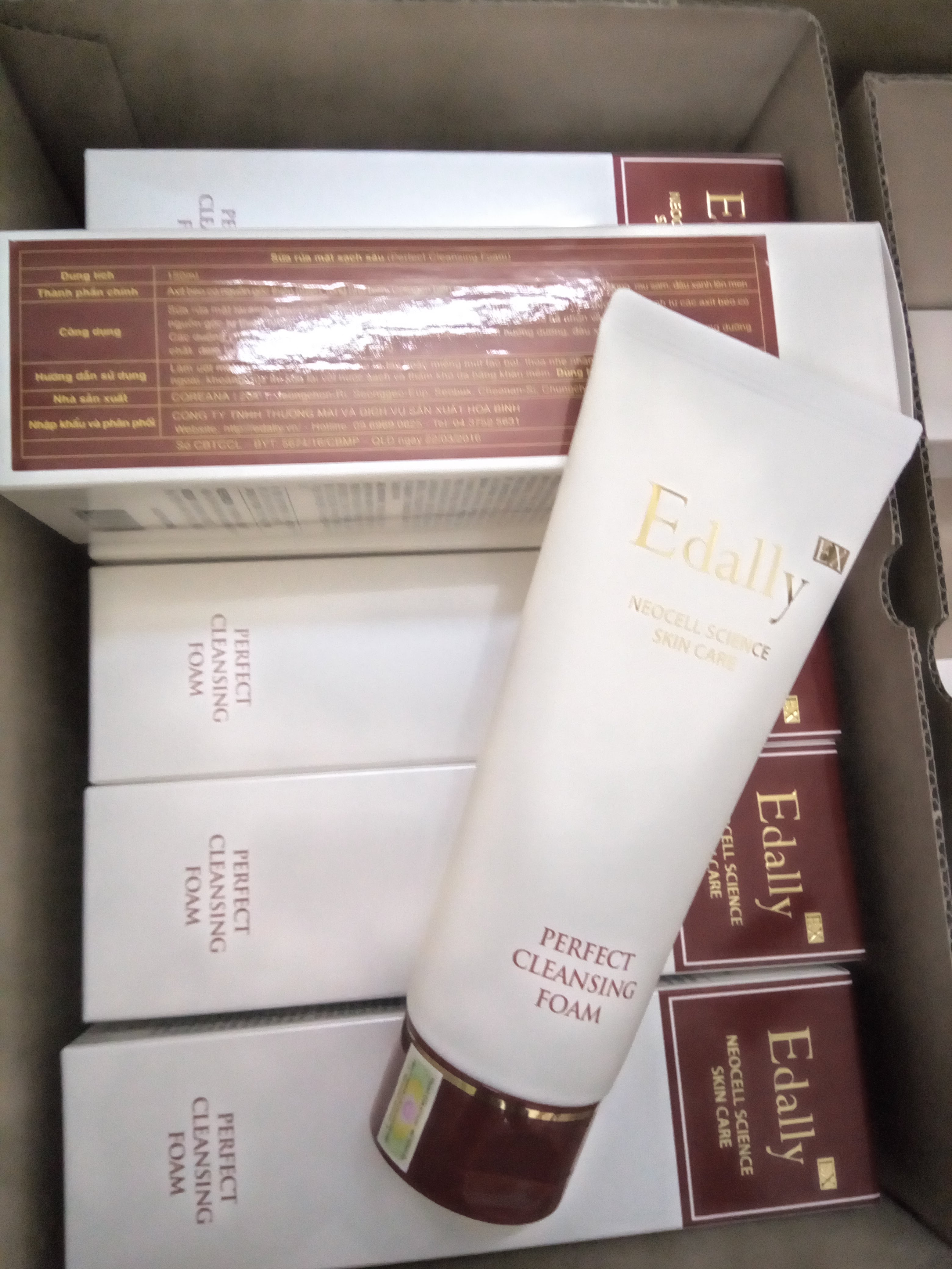 Sữa rửa mặt sạch sâu Edally Ex PERFECT CLEANSING FOAM