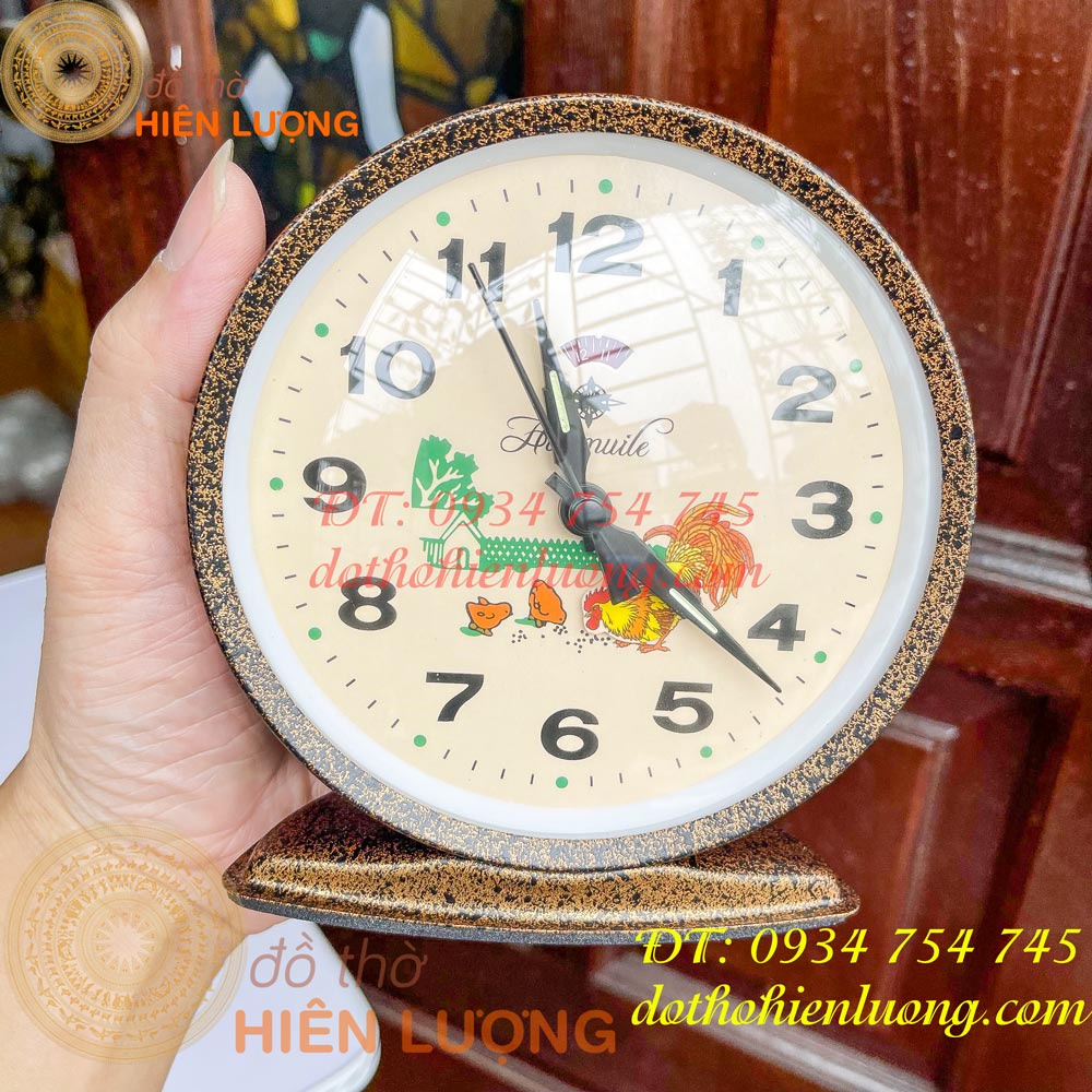 Đồng hồ báo thức in hình con gà mổ thóc chạy bằng cơ lên dây cót
