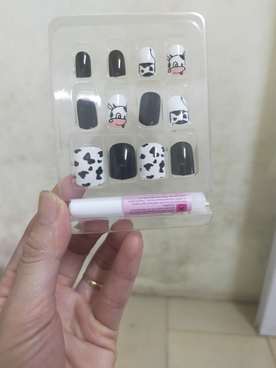 12 móng tay giả hình Bò sữa Hot Hit kèm keo. móng tay giả tự dán tại nhà .phù hợp cả người lớn trẻ em . en shop 1989