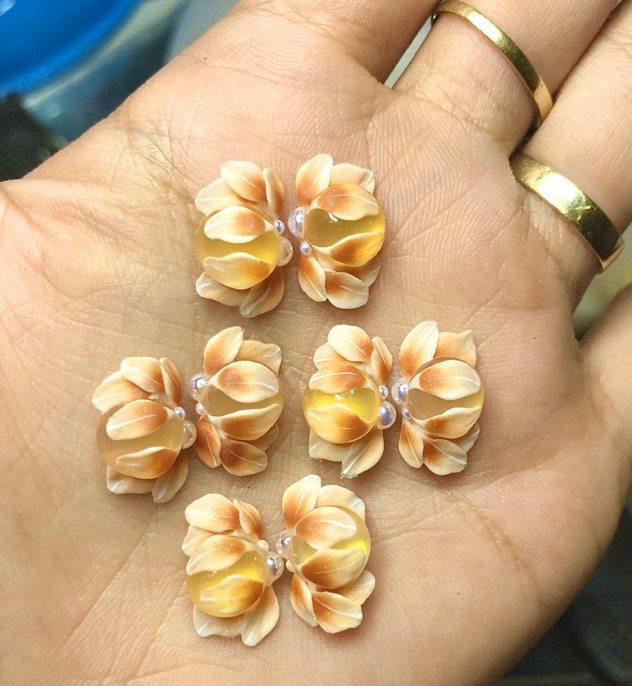[HCM]Sản phẩm trang trí móng  vẽ nổi Nail desige  hoa vẽ nổi. Hoa nổi 4D Fantasy set 2 hoa theo màu.Hoa dễ bẻ from móng(hàng vẽ tay không đổ khuôn )