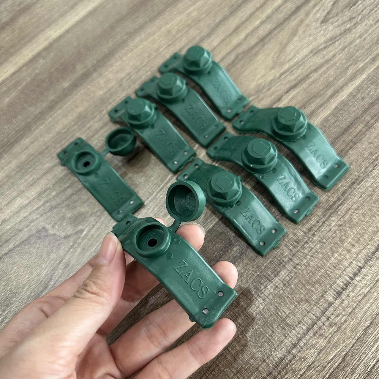 [100 Cái] KE CHỐNG BÃO CÓ NẮP KHÔNG NẮP LÕI SẮT - KE BÃO MÁI TÔN