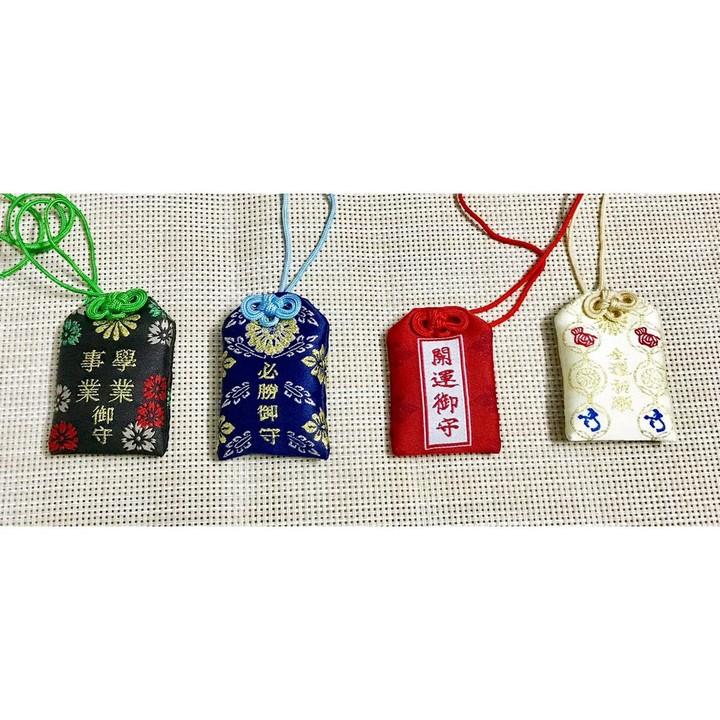 4 mẫu- Túi Phước May Mắn Omamori Túi gấm Omamori mèo may mắn nhiều mẫu nhiều màutúi gấm may mắn thích hợp làm quà tặng cho bạn bè và người thânRing ngay túi gấm may mắn về bổ sung cho bộ sưu tập cosplay của bạn nhétúi gấm may mắn đang hot trên thị trường và được các bạn trẻ vô cùng yêu thích.túi gấm may mắn cập nhật theo mốt mới nhất và update thường xuyênQuà tặng đặc biệt dành cho các fan