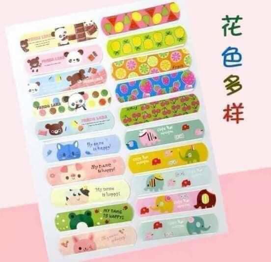 Bố mẹ sắm cho con mấy hộp này để trong cặp phòng khi con vui chơi bị xây xát  dùng cho cả trẻ e và người lớn nha. ❤❤❤ Phiên bản mới Ego hoạt hình 💕 #70k/2 hộp 100 miếng)/ 1 hộp dùng cả năm ạh. ❗️ băng cá nhân hàng xuất đẹp - in hình siêu kute dán cho bé