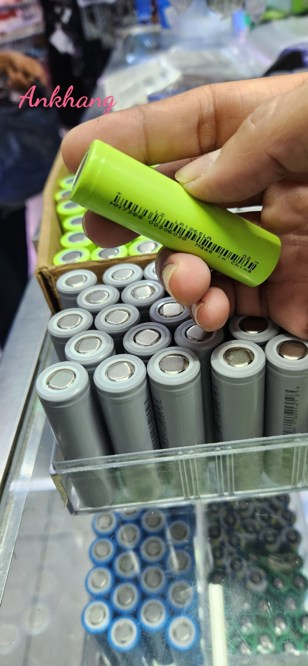 Pin sạc li-ion Lishen 18650 đầu bằng màu xanh lá LR1865LA  3.7V dòng xả cao 20A