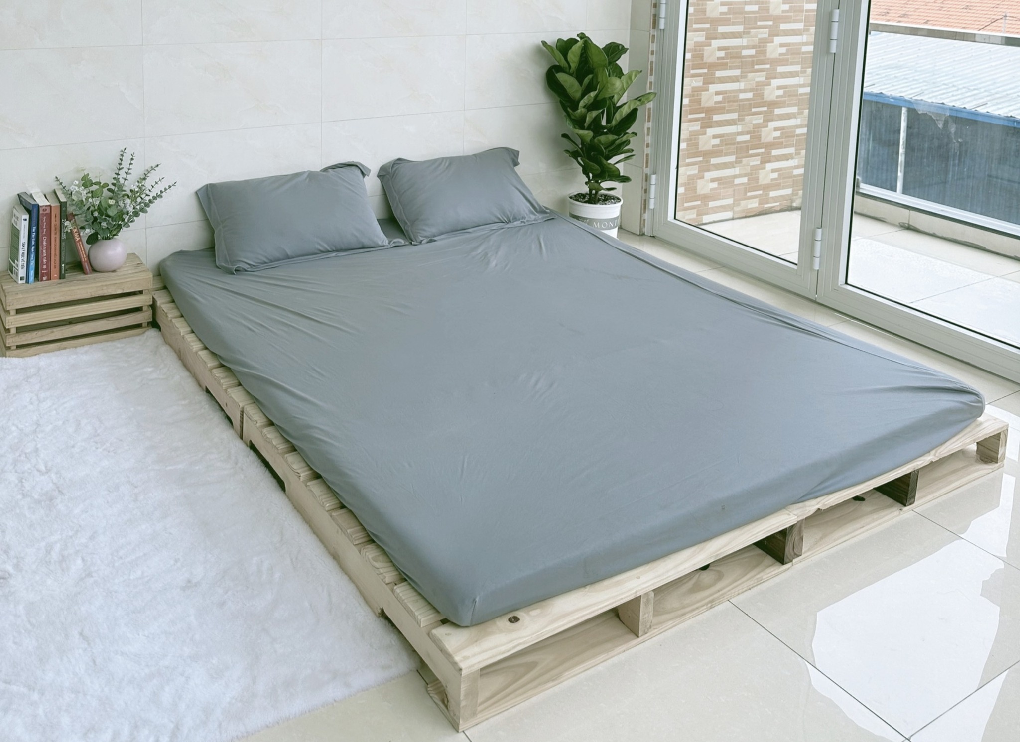giường gỗ thông - Giường Pallet 4 tấm ghép lại thành một chiếc giường - nhận thiết kế theo yêu càu