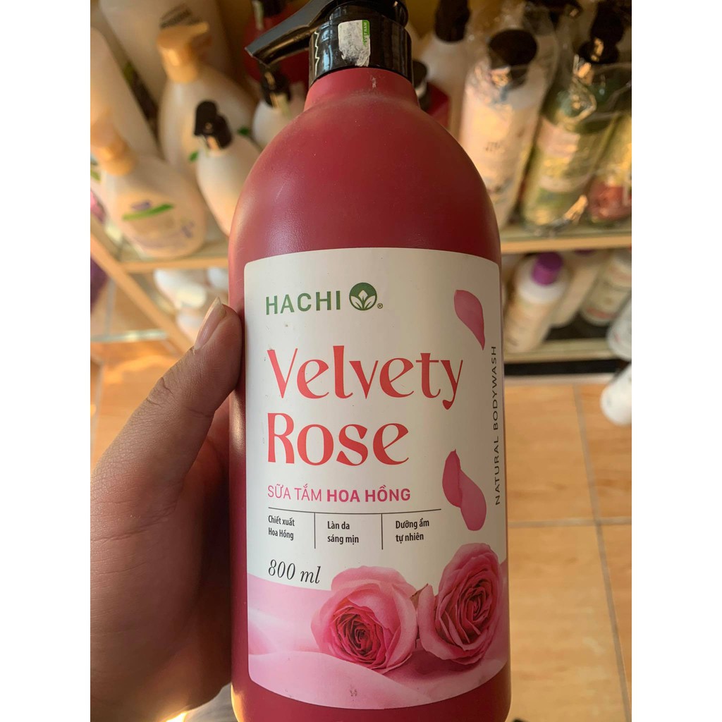 Sữa Tắm Dưỡng Thể Hồng Nhung Ngọt Ngào Hachi Velvety Rose 800Ml