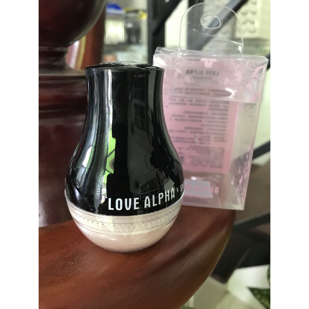 Phấn Phủ Bột Ánh Nhũ Bắt Sáng Love Alpha Shiny Powder