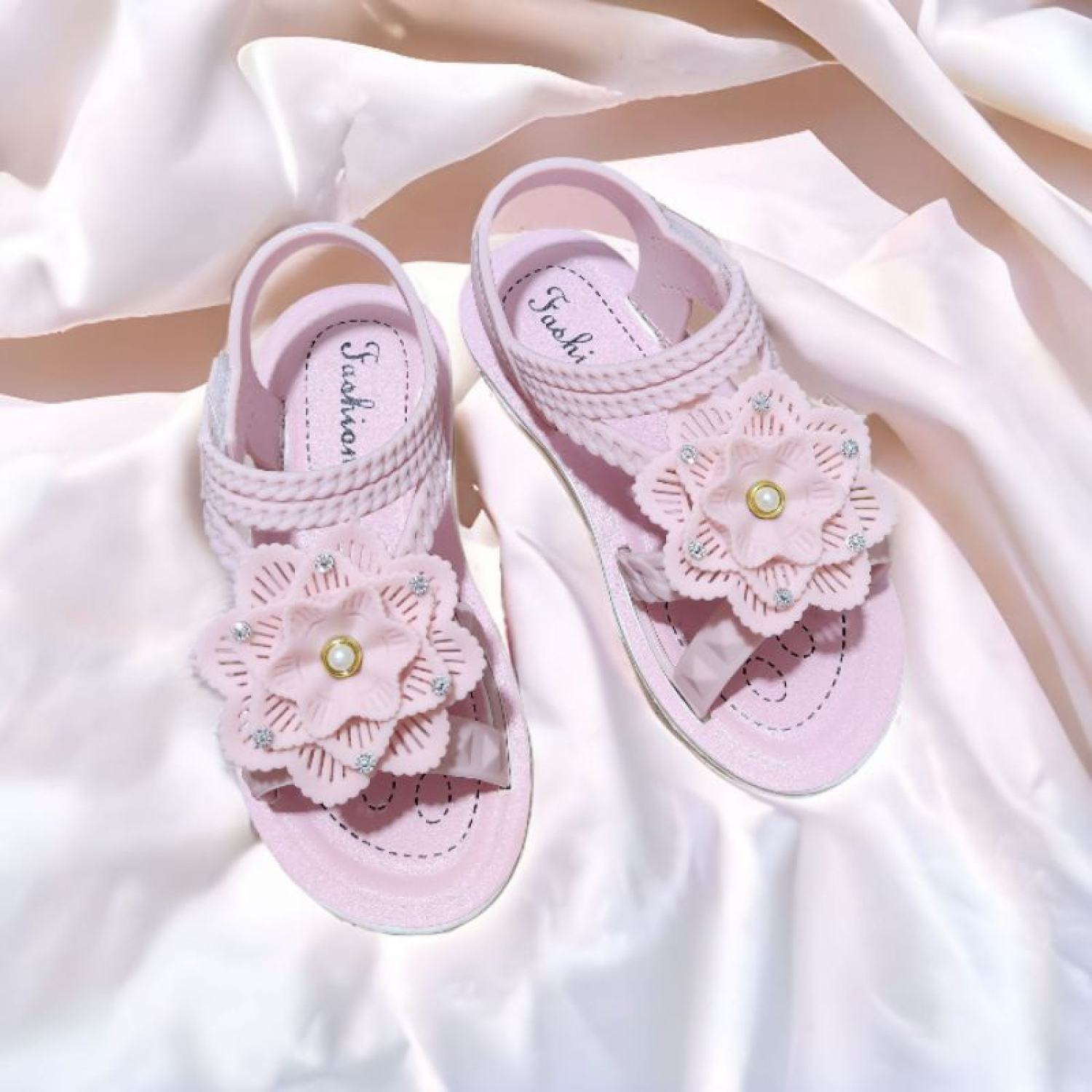Giày sandal cho bé gái quai dán hình hoa siêu đẹp