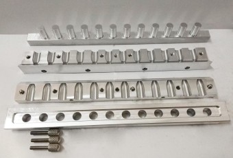 Khuôn son inox 12 lỗ đường kính 12.1 ( Kèm thanh đẩy)