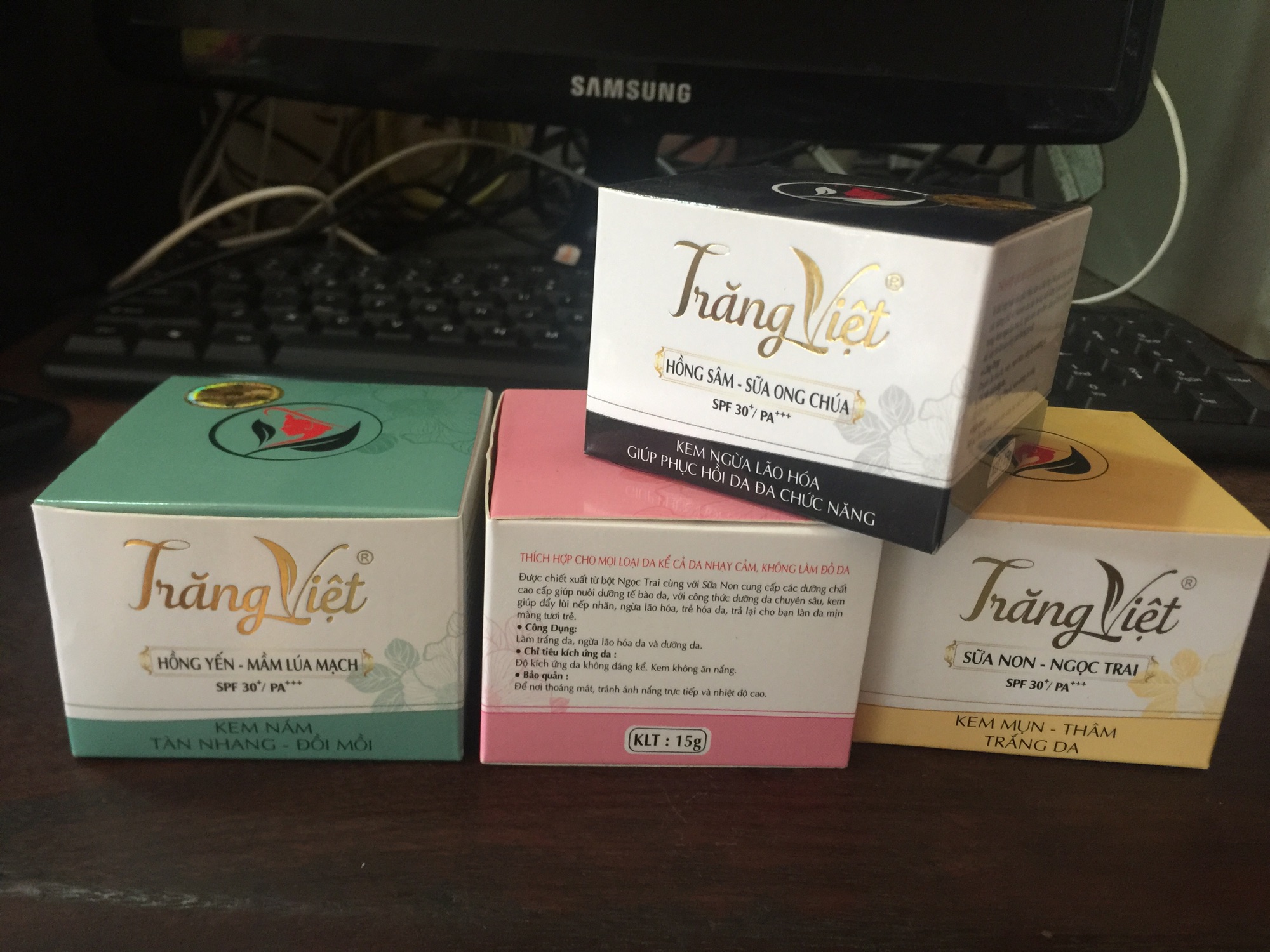 Kem Dưỡng Trắng Trăng Việt