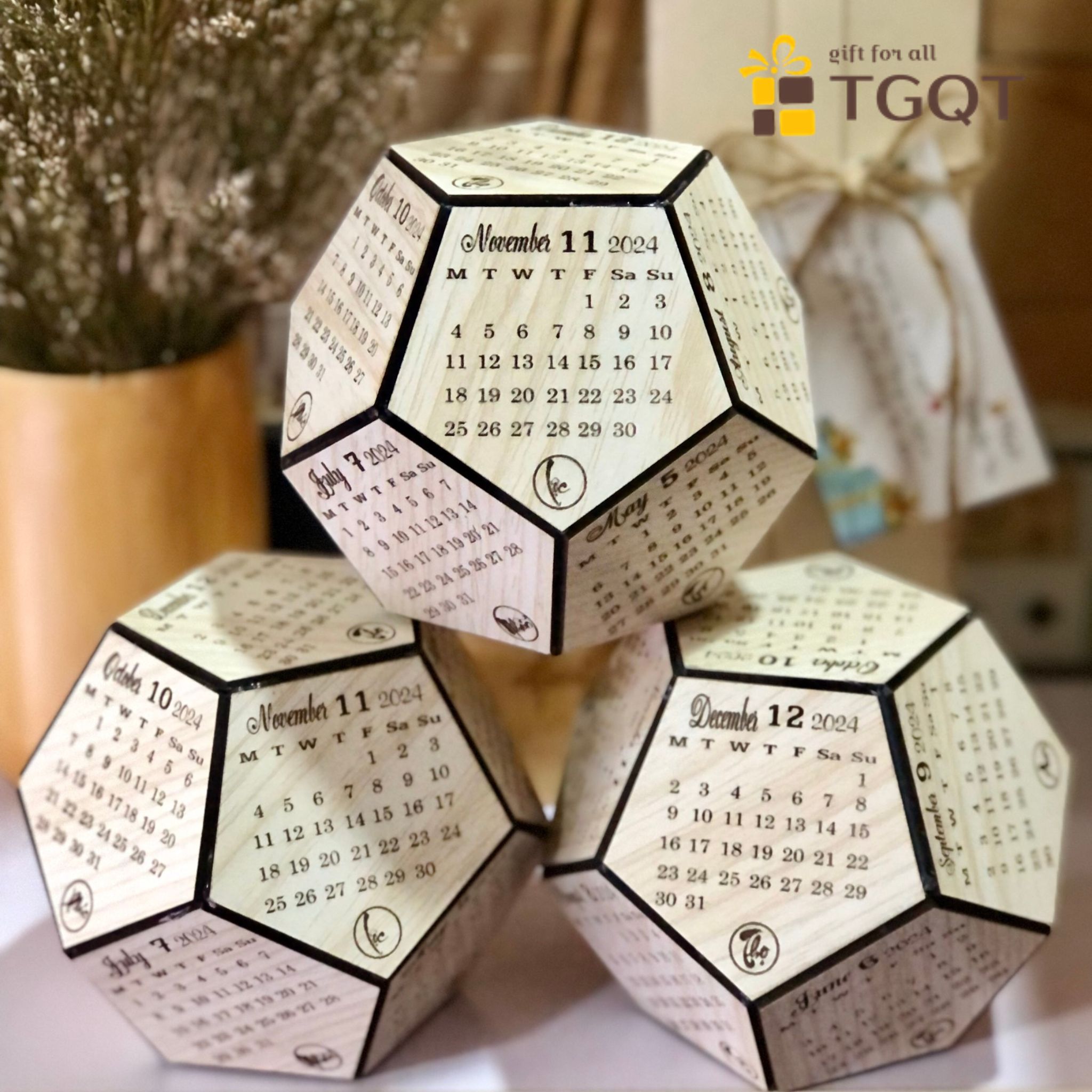 Lịch gỗ năm mới Ất Tỵ 2025 để bàn - lịch gỗ 12 mặt ngũ giác - quà tết ý nghĩa - quà tặng doanh nghiệ