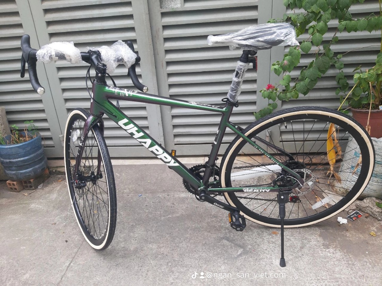 Xe đạp đua UHAPPY Khung nhôm không mối hàn tay đề lắc 2x7 Shimano touney vành nhôm dây âm sườn xanh đổi màu