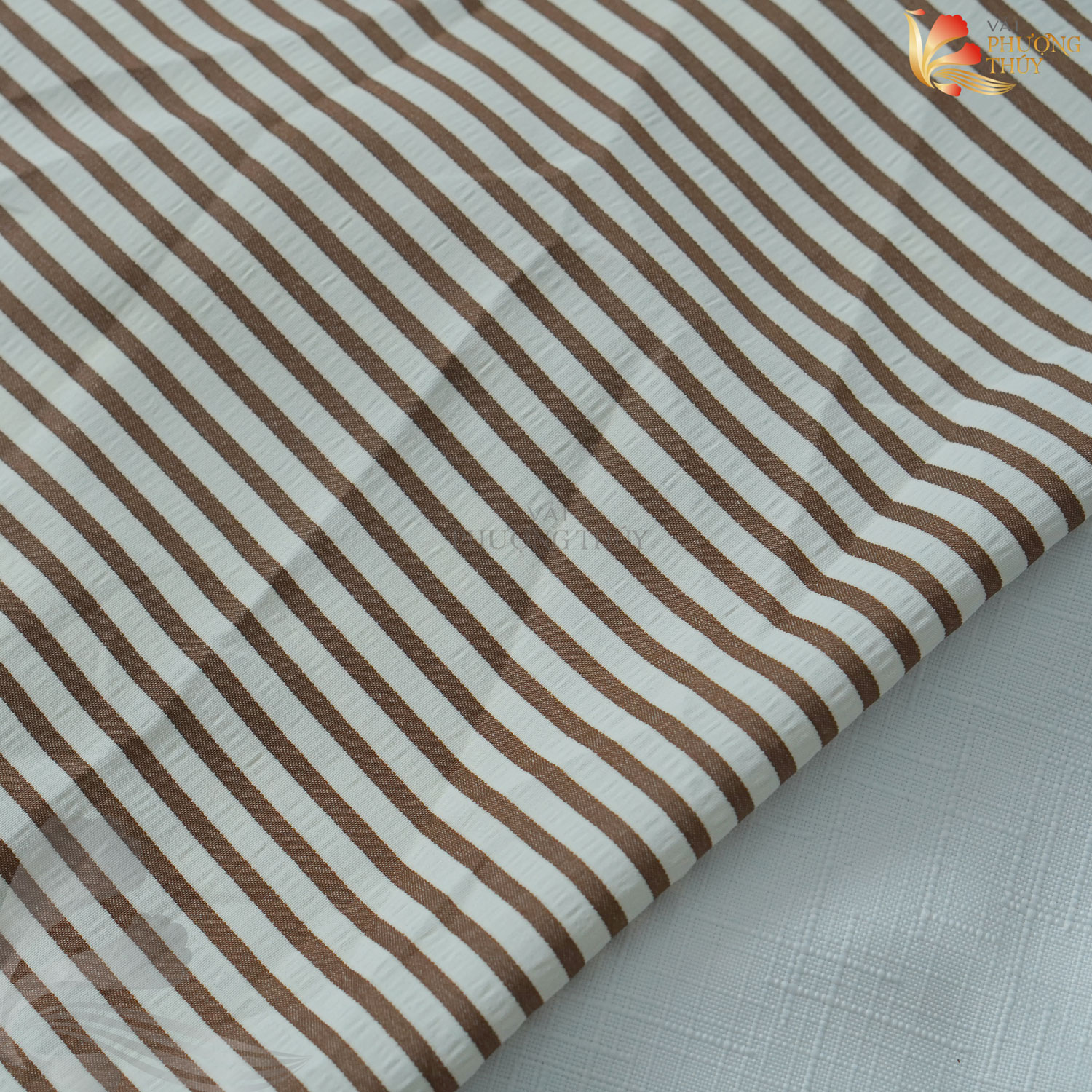 Vải xốp kẻ sọc Phượng Thúy chuyên hàng thời trang nam nữ quần ống suông và lên đầm sơmi khổ 1m50