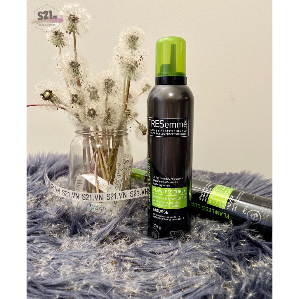 Keo Bọt Xịt Giữ Nếp Tóc & Giảm Khô Xơ Cho Tóc Xoăn Tresemme Flawless Curls Boost Curls & Control Frizz 298Ml