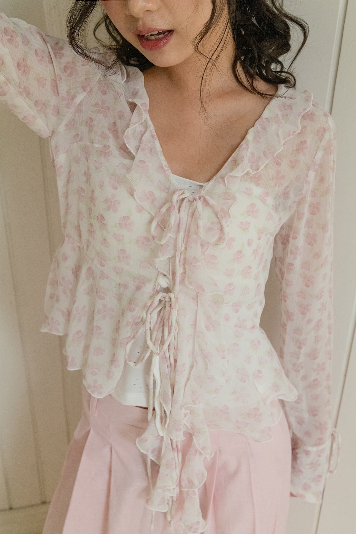 Áo khoác mỏng dài tay viền bèo buộc nơ NakedbyV - Jellyfish Cardigan