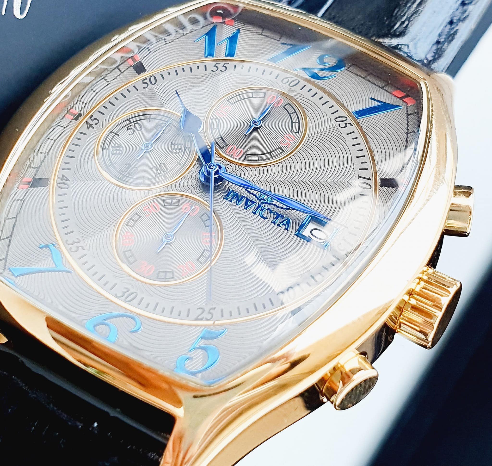 Đồng hồ nam Chronograph Invicta 34015 - Phiên bản giới hạn - Tặng kèm dây da