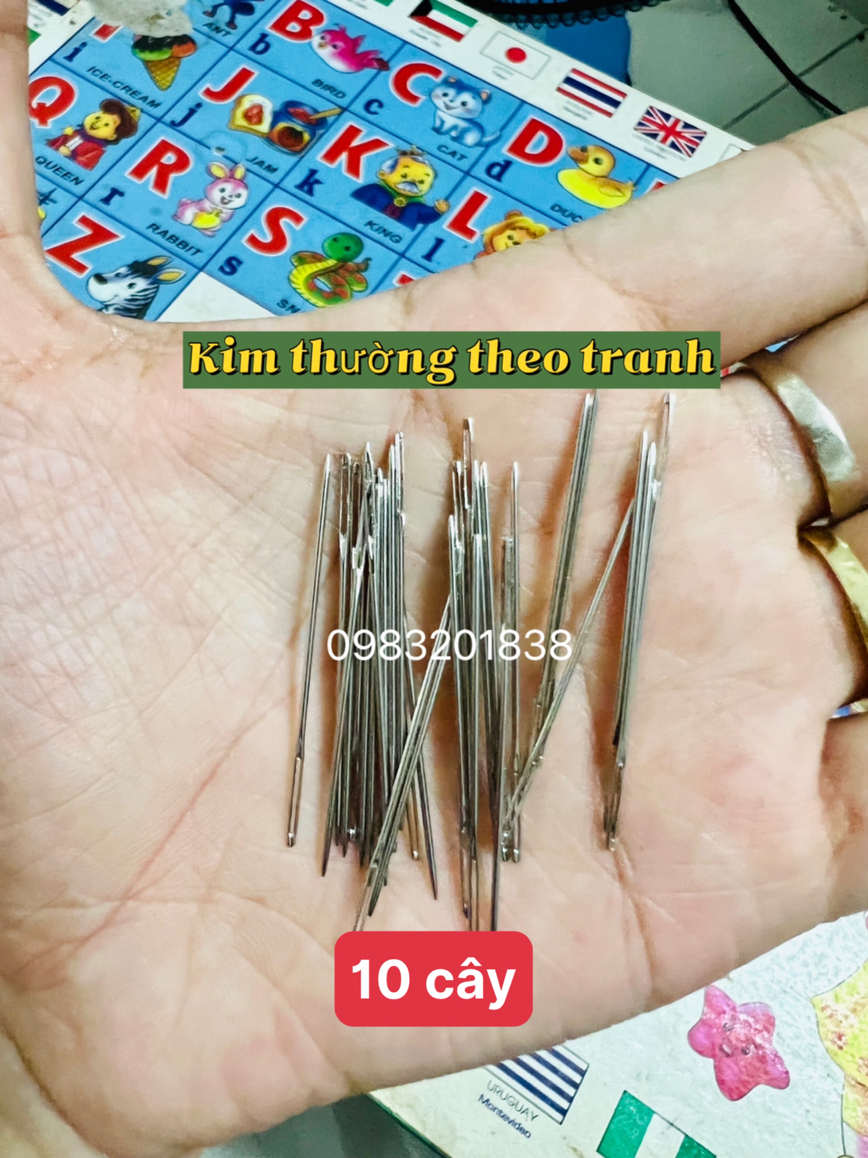 Kim thêu tranh chữ thập kim này thường được tặng trong tranh dễ cầm nắm dễ thêu