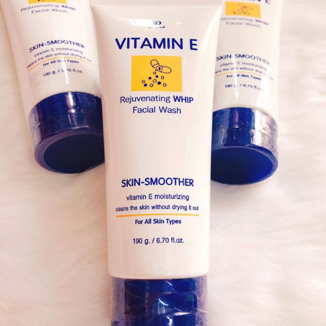 Sữa Rửa Mặt Trắng Da V=Vitamin E Thái Lan 180Ml.