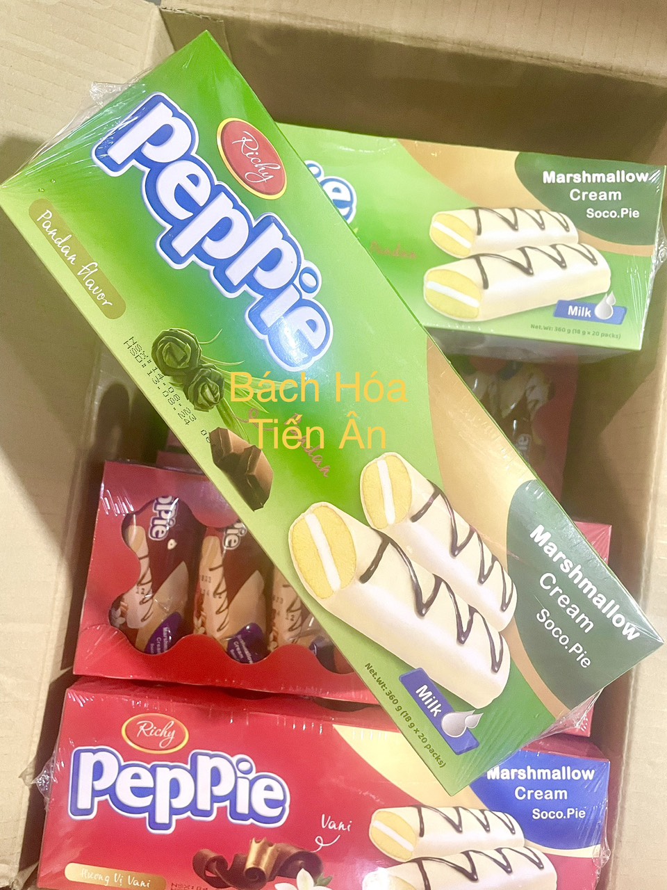 Bánh phủ socola trắng nhân marshmallow  Peppie Richy  khay 360g
