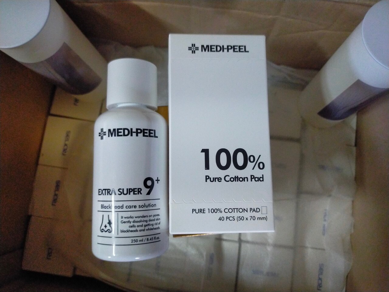 Ủ Mụn Medipeel Extra Super 9 250Ml +40 Miếng Bông Cotton