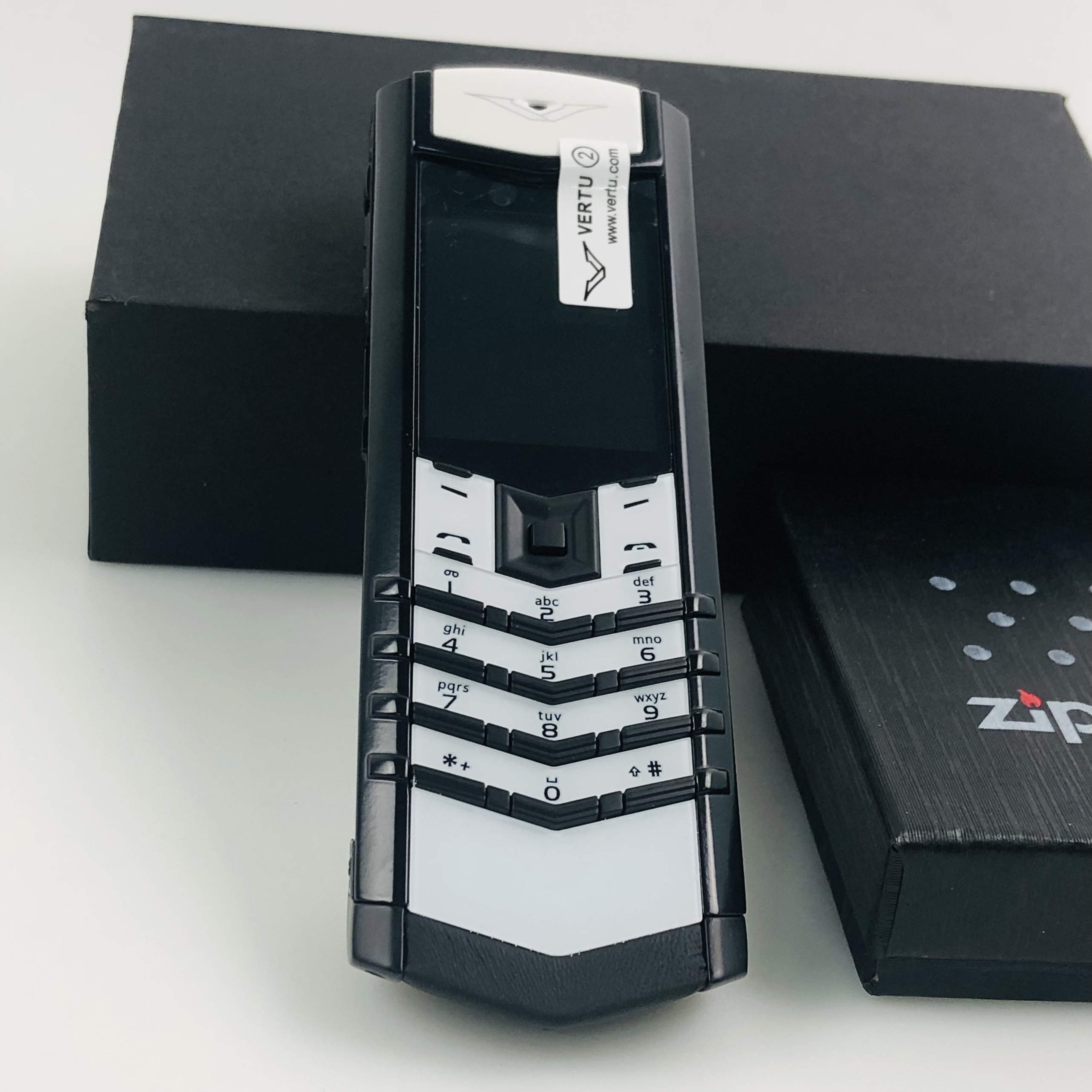 Điện thoại vetu siêu sang siêu đẳng cấp tặng kèm zippo điện thoại vertu được làm từ hợp kim nguyên khối giá rẻ sắc nét - điện thoại vetu giá rẻ điện thoại vertu-dien thoai gia re 2 sim vetu