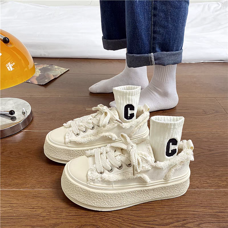 NEW-LOẠI 1 Giày Thể Thao Nữ SU TUARUA Vải Mềm Đen/Be rách tua rua Đế Cao 4cm Mới Hot Phong cách Thời