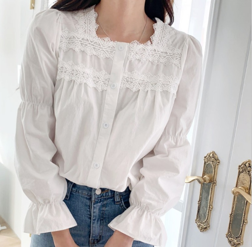Áo Kiểu Cổ Vuông Viền Ren - Freesize
