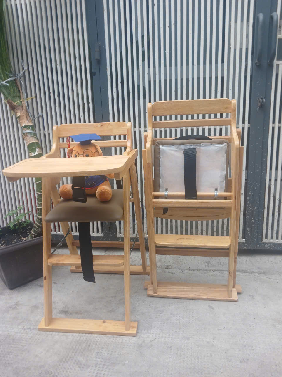 Ghế ăn bột cho em bé 48 x 50 x 82 cm gỗ cao su đẹp bền chịu nước chắc chắn không thấm bề mặt đã qua xử lý bền hơn gỗ thông và MDF. cps dây dai nịt giữ an toàn cho bé.