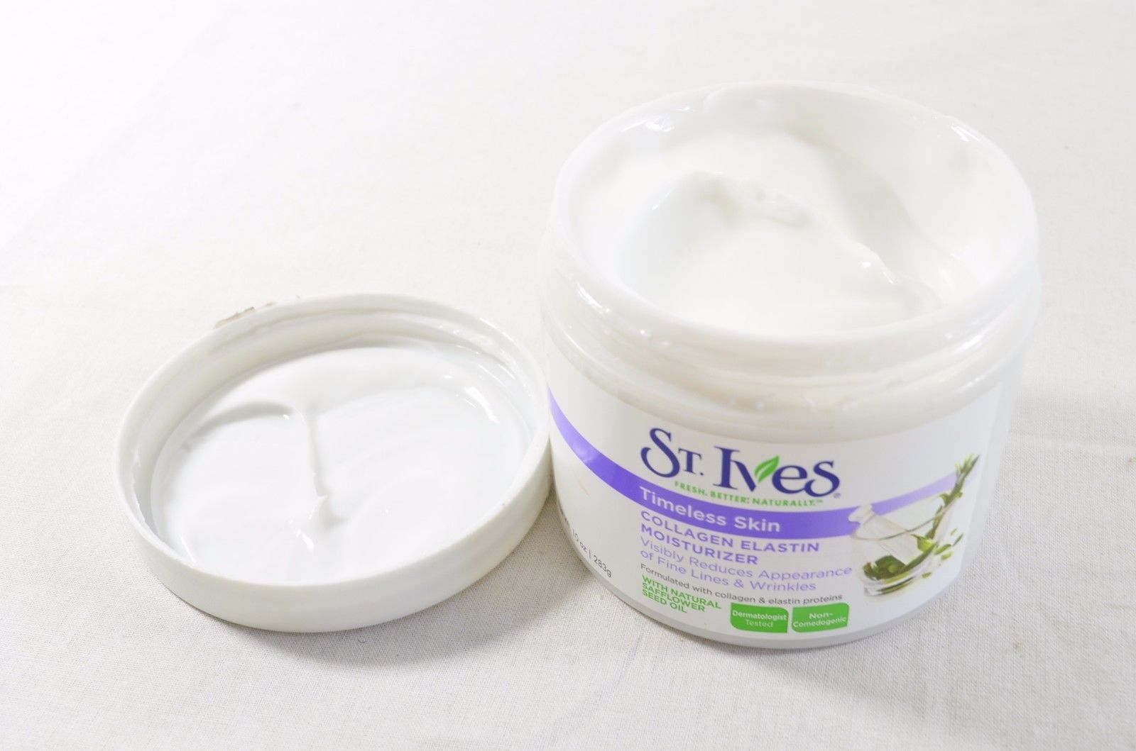 Kem Dưỡng Ẩm St.ives Timeless Skin Collagen Elastin Moi 238G