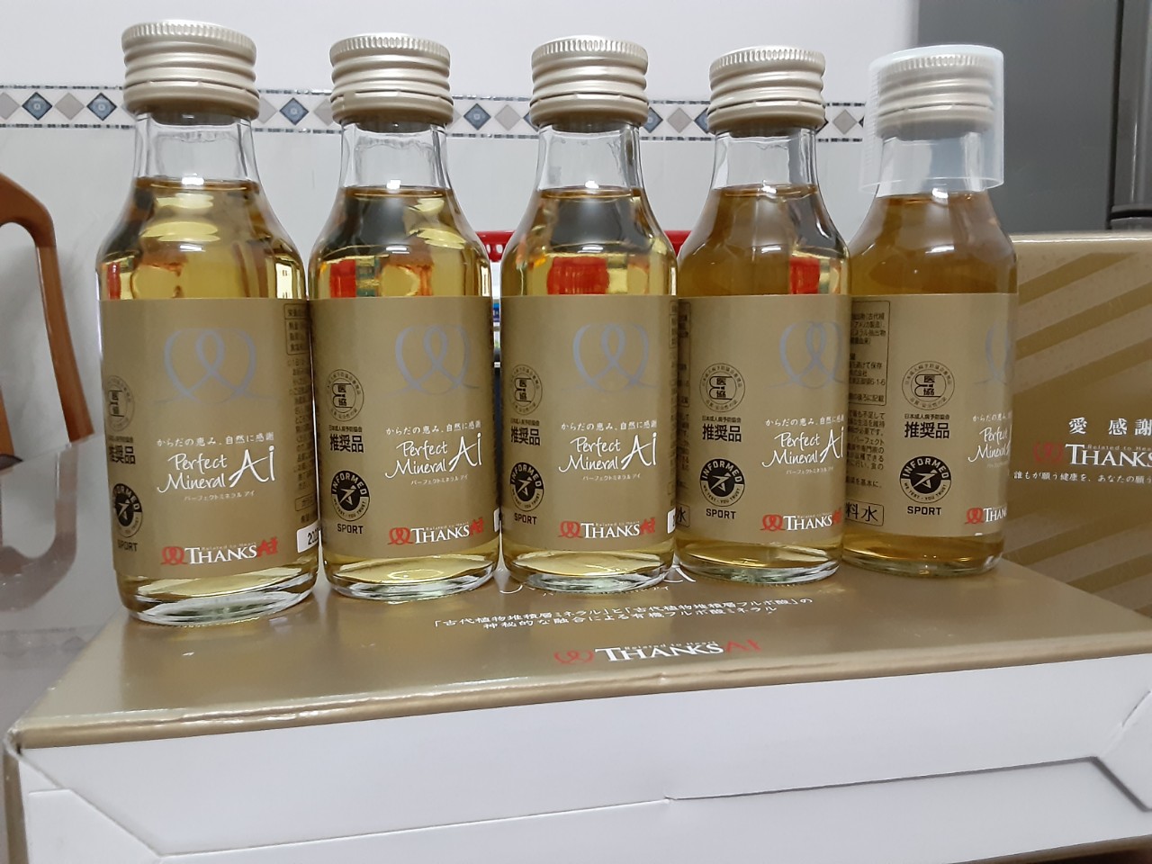 Nước uống ThanksAi (khoáng thực vật cổ đại Perfect Mineral từ Nhật Bản) 1 hộp 5 chai 100ml. Date 10/2022