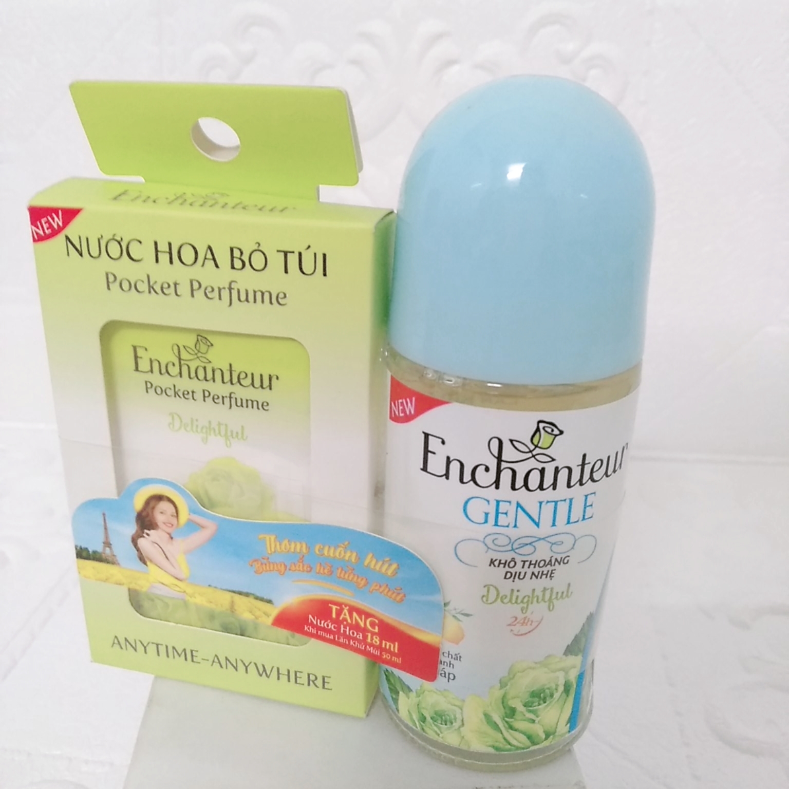 Lăn Khử Mùi Enchanteur Gentle Dịu Nhẹ 50Ml Tặng Kèm Nước Hoa Bỏ Túi