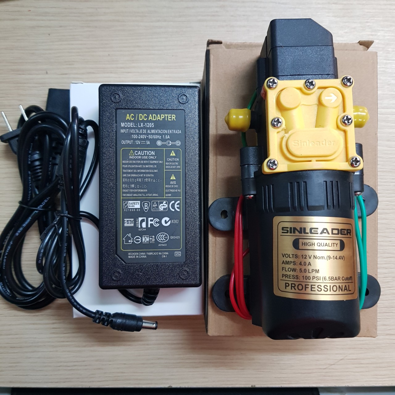 Máy bơm mini 12v kèm adapter 12v