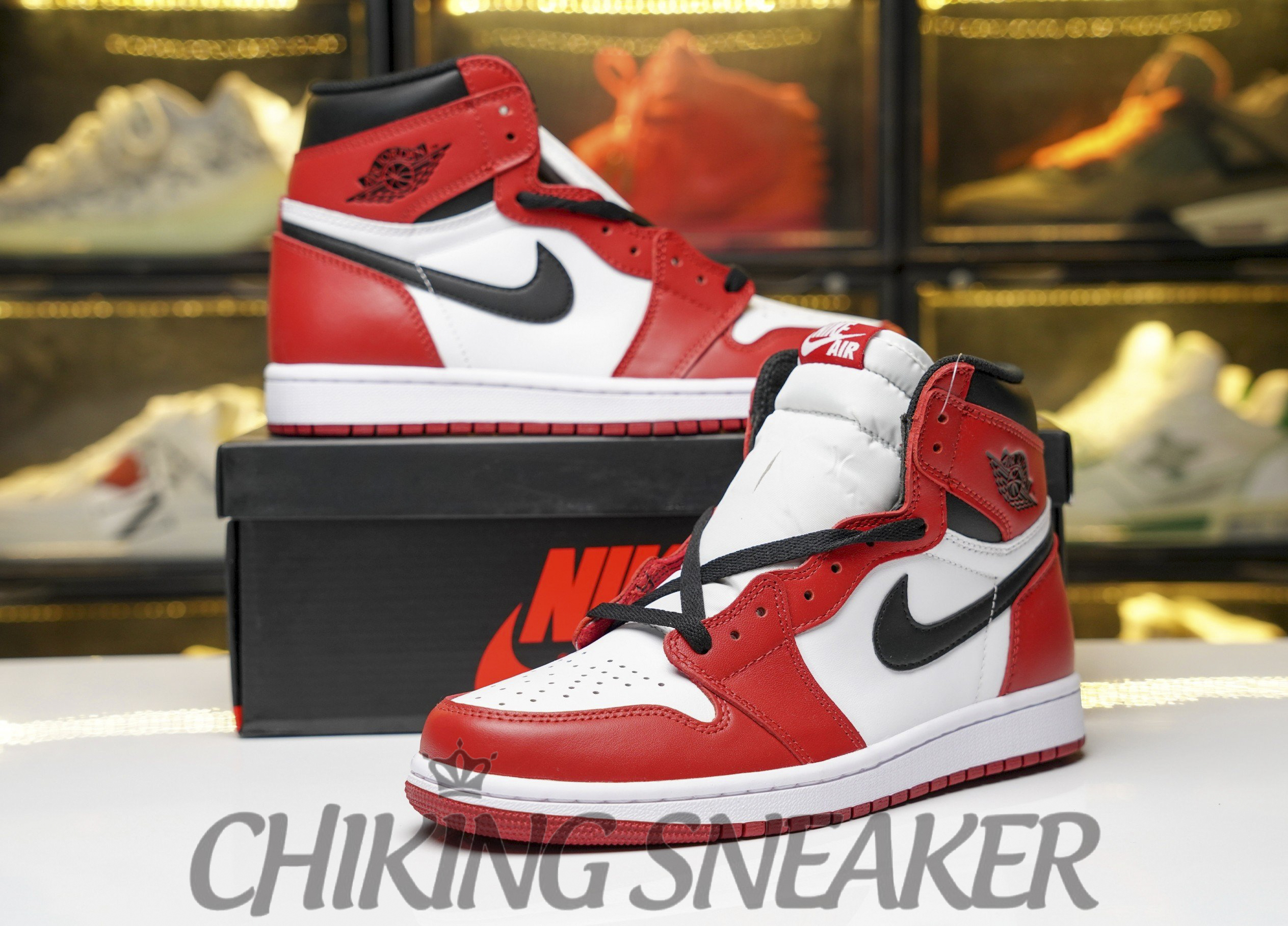 Nike Air Jordan 1 High OG (1984) 'Chicago' & 'Bred' Salesman Samples, Size  9, Modern Collectibles, 2022